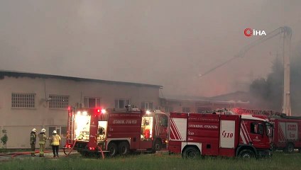 Küçükçekmece'deki kağıt ambalaj üretim merkezindeki yangın kontrol altına alındı