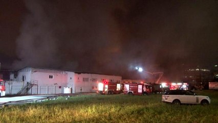 Küçükçekmece'deki kağıt ambalaj üretim merkezindeki yangın kontrol altına alındı