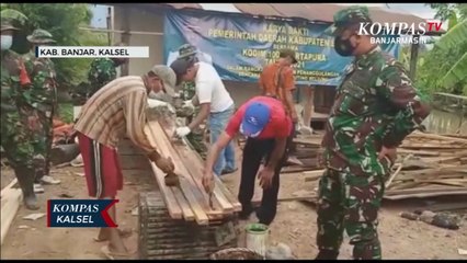 Prajurit Kodim 1006/Martapura Bantu Perbaiki Rumah Warga yang Rusak Akibat Puting Beliung