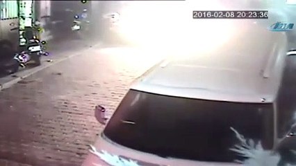 Markete molotoflu saldırı kamerada