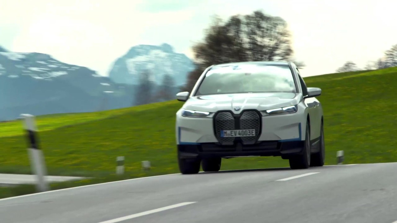 Der erste BMW iX Highlights