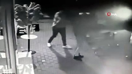 İşyerinde bacağından vuruldu, elinde silahla hasmını kovaladı