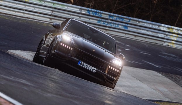 Caméra embarquée du record du tour du Porsche Cayenne Coupé sur le Nurburgring
