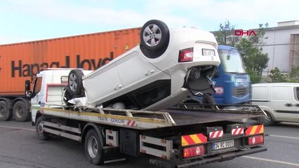 İSTANBUL ? BÜYÜKÇEKMECE'DE TAKLA ATAN OTOMOBİLİN SÜRÜCÜSÜ YARALANDI