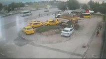 Son dakika haberi... Bursa'da kontrolden çıkan otomobil, otobüs durağına girdi... 5 kişinin yaralandığı kaza kamerada
