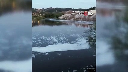 Susurluk'tan geçen Simav Çayı köpürdü