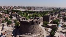 DİYARBAKIR - Tarihi Diyarbakır Surları, restorasyonda kullanılan bazalt çubuklarıyla daha da sağlam olacak