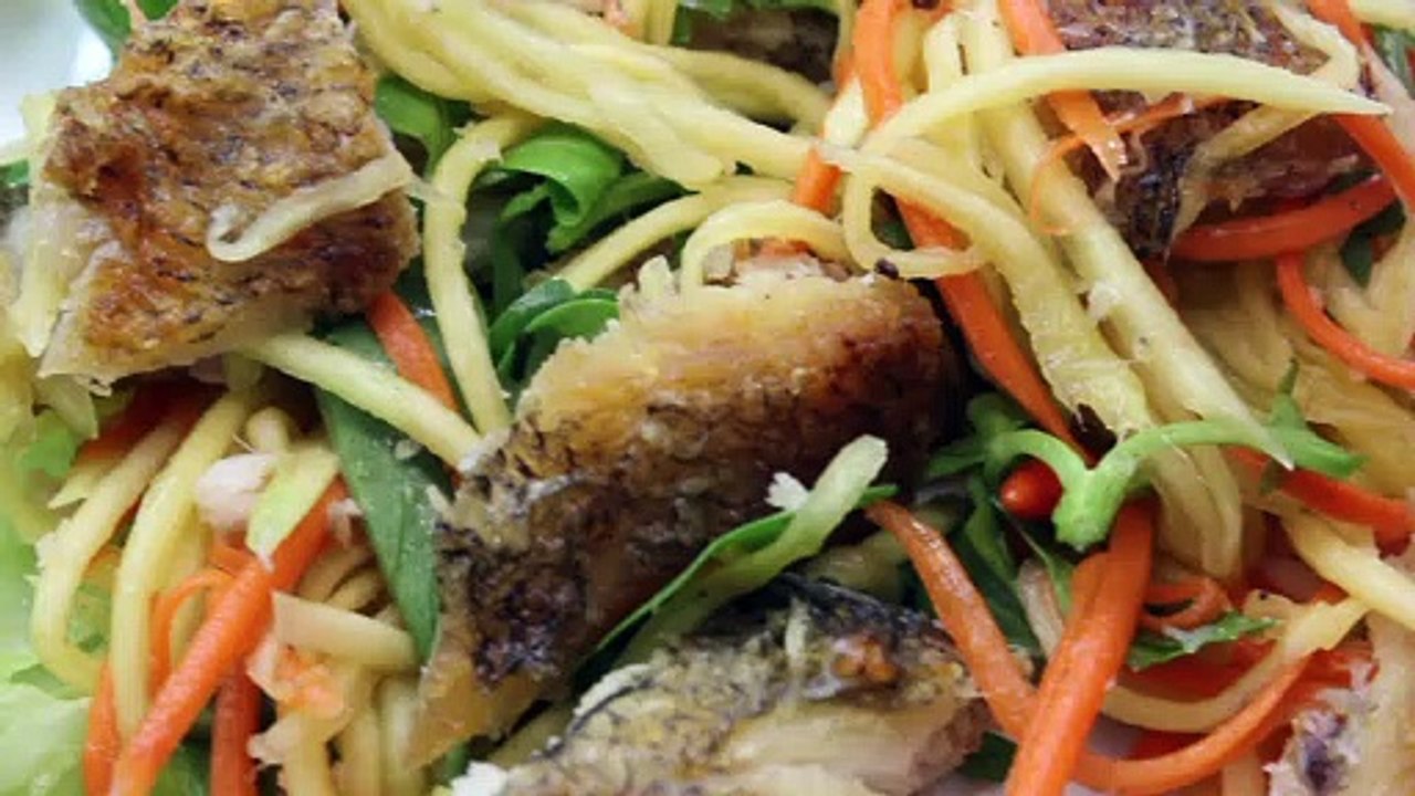 ยำปลาสลิด l Food&Drink