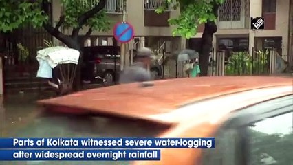 Knee-deep water drowns Kolkata roads