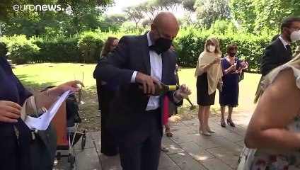 Matrimoni, "il giorno più bello" tra mascherine e misuratori di temperatura