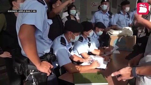 Έφοδος εκατοντάδων αστυνομικών στην Apple Daily του Χονγκ Κονγκ - Συλλήψεις συντακτών