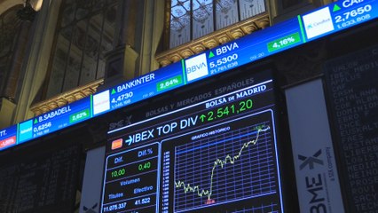 El Ibex 35 sube impulsado por la banca y valores turísticos