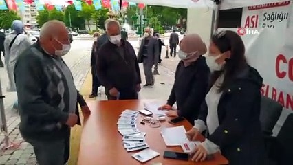 Kütahya'da aşı randevu standı açıldı