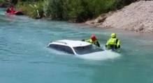 Persona bloccata dentro autovettura in acqua: addestramento Vigili del Fuoco (16.06.21)