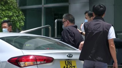 Elvitték a rendőrök a hongkongi Apple Daily főszerkesztőjét