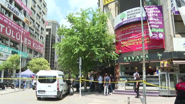 İZMİR - HDP İl Başkanlığının da bulunduğu binada silah sesleri duyuldu (3)