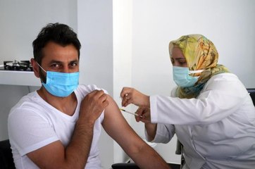 OSB çalışanları mobil ekipler tarafından aşılanıyor