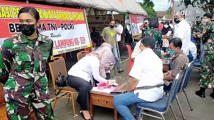 Vaksinasi Covid-19 Massal Warga Bandar Lampung