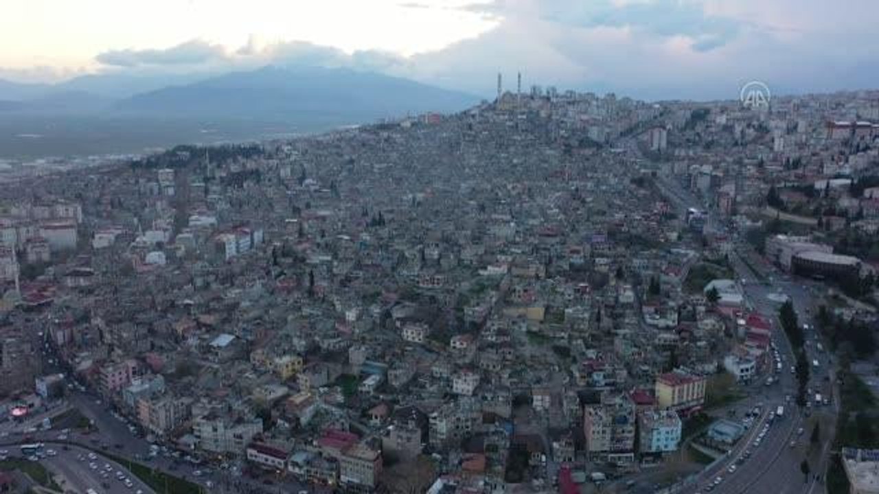 KAHRAMANMARAŞ - Yapay çiçek üreten kadın girişimci 10 ülkeye ihracat yapıyor