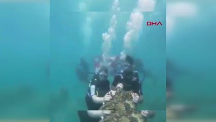 ANTALYALI GENÇ, KIZ ARKADAŞINA SUALTINDA EVLENME TEKLİFİ ETTİ