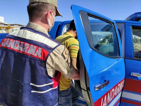 Batman'da hırsızlarla iş birliği yaparak çalıştıkları iş yerlerini soyan zanlılar yakalandı