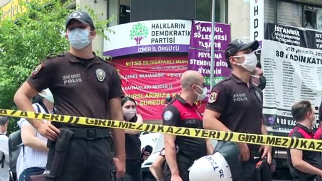 İZMİR - HDP İzmir İl Başkanlığında öldürülen kişinin cenazesi Adli Tıp Kurumuna kaldırıldı