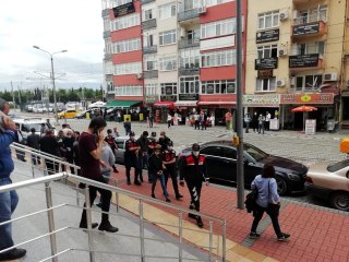 Uyuşturucu operasyonunda gözaltına alınan 2 şahıs tutuklandı