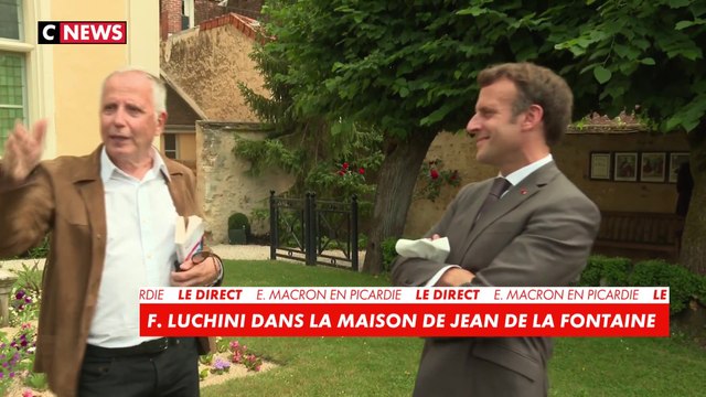 Discussion entre Emmanuel Macron et Fabrice Luchini autour de Jean de La Fontaine
