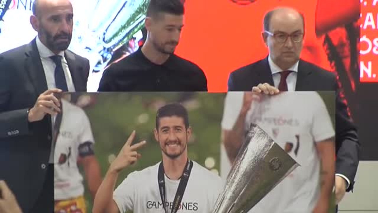 Sergio Escudero se despide del Sevilla CF