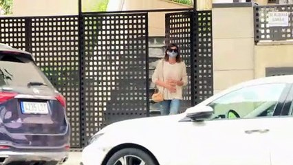 Primeras imágenes de Alba Santana tras viajar a Madrid para estar junto a su madre, Mila Ximénez