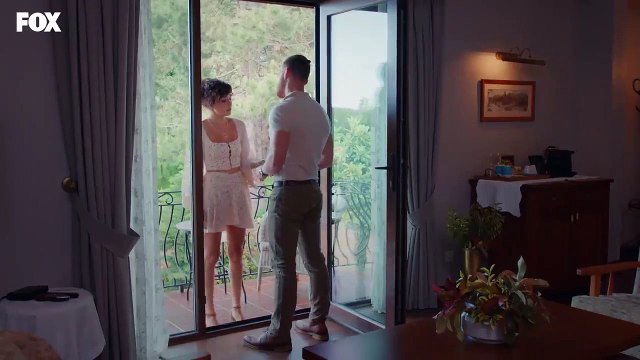 Hande Erçel ve Kerem Bürsin'in öpüşme sahnesi olay oldu