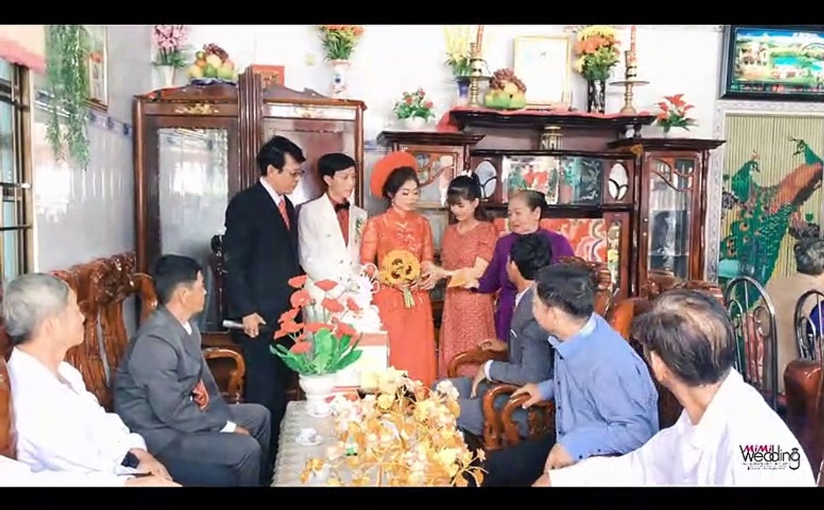 Chú rễ xúc động khóc trong lễ cưới