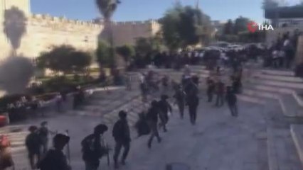 İsrail güçlerinden, Şam Kapısı'nda aşırı sağcı Yahudileri protesto eden Filistinlilere müdahale