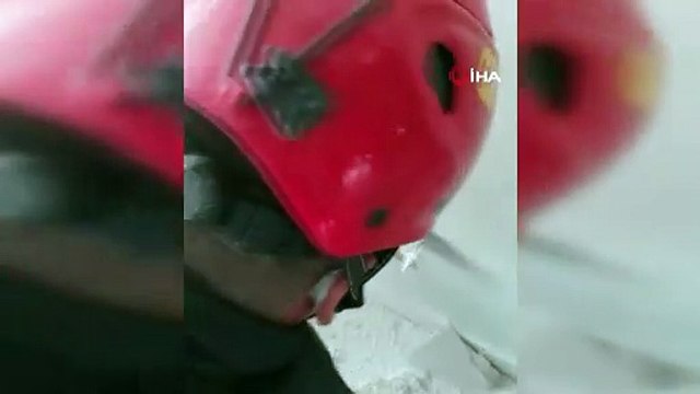 3 metrelik dev yılan evin duvarında böyle yakalandı