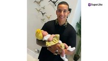 Daddy Yankee derritió de ternura tras posar con la hija de Natti Natasha