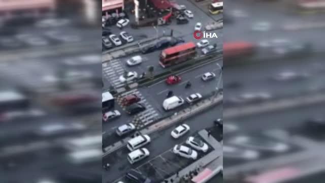 Son dakika haber: Yolu trafiğe kapatıp asker eğlencesi yapan magandalar kamerada