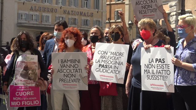 Minori, Laura: La polizia verra' a prelevare mio figlio per una sindrome che non esiste