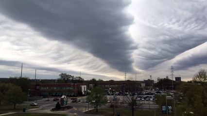 Tuhaf bulutların timelapse görüntüsü