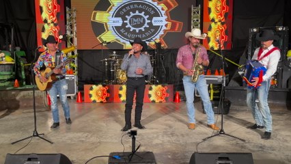 La Maquinaria Norteña - Quién Entiende A Las Mujeres (En Vivo)