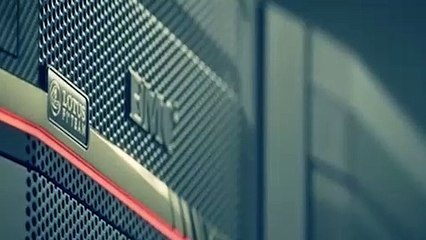 Formula aracıyla TIR'ın altından geçti