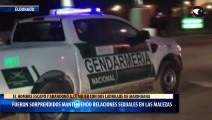 Fueron sorprendidos manteniendo relaciones sexuales entre las malezas