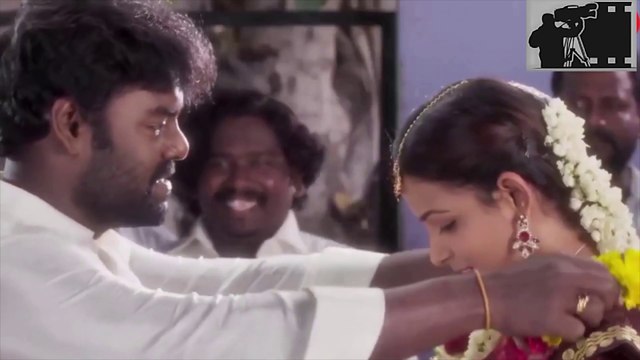 Tamil Actress Subiksha Romantic Navel Scene in Saree