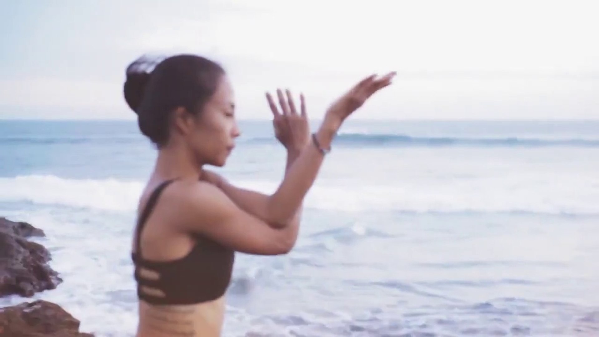 ⁣Streaming Yoga Indonesia _ Lisa Siregar - Warrior 3 Flow _ Wonderful Yoga