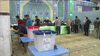 L'Iran élit son président, l'ultraconservateur Raïssi part gagnant d'avance