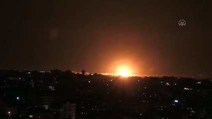 GAZZE - İsrail savaş uçakları Gazze Şeridi'ne saldırı düzenledi