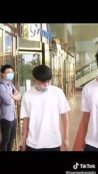 Clip phong cách thời trang khi lên tuyển của cầu thủ