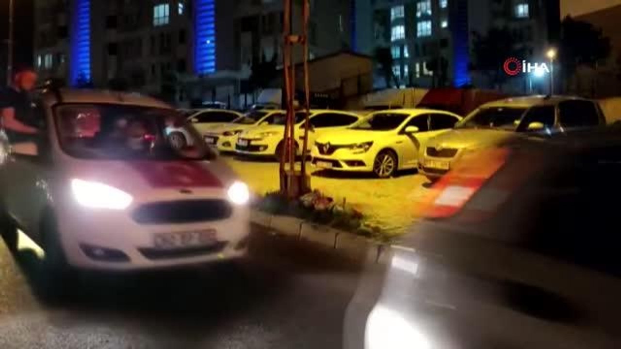 Asker konvoyunu polis ekipleri anons yaparak dağıttı