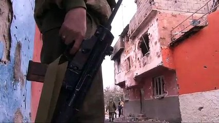 Vatandaşların evlerine bile bomba döşediler!