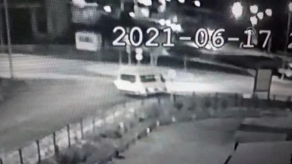 İşçi servisi ve otomobil çarpıştı: 8 yaralı