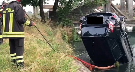 Mulazzano (LO) - Finisce con l'auto in un canale: salvata dai Vigili del Fuoco (18.06.21)
